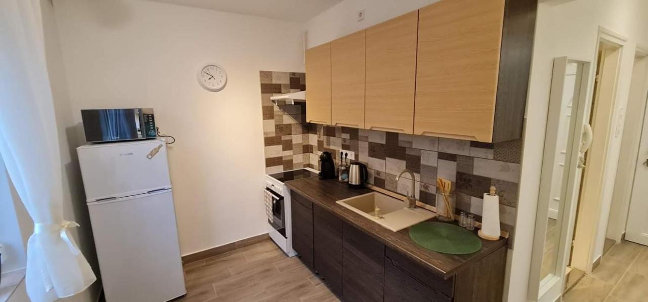Appartement Cili Apartman Eger Extérieur photo