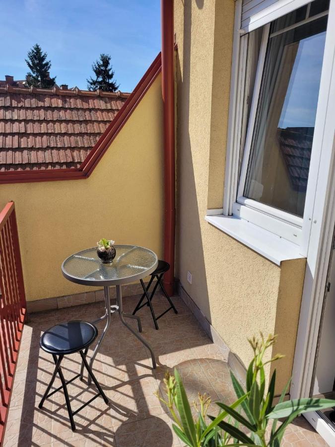 Appartement Cili Apartman Eger Extérieur photo