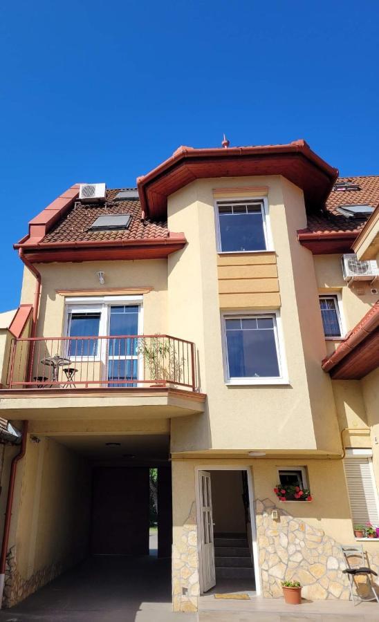 Appartement Cili Apartman Eger Extérieur photo