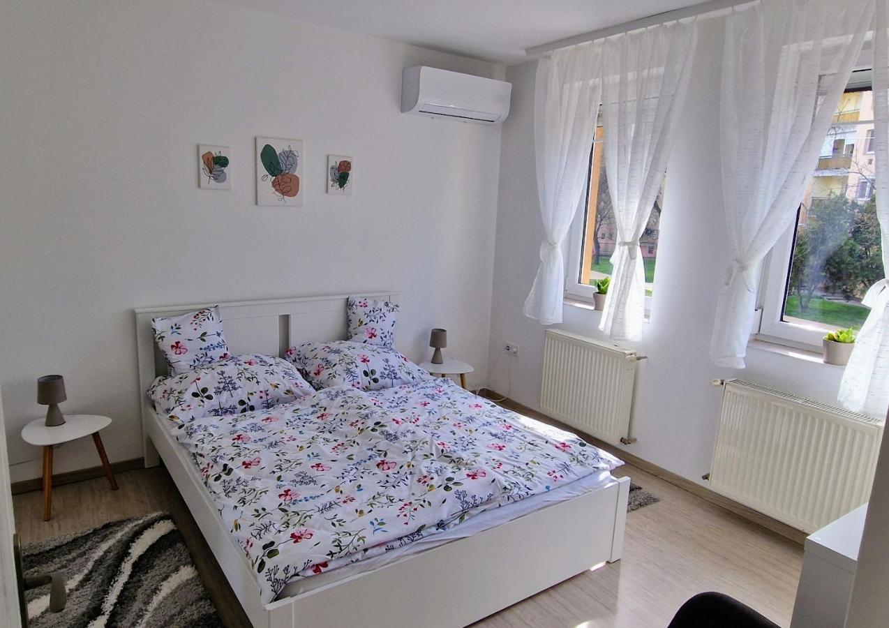 Appartement Cili Apartman Eger Extérieur photo