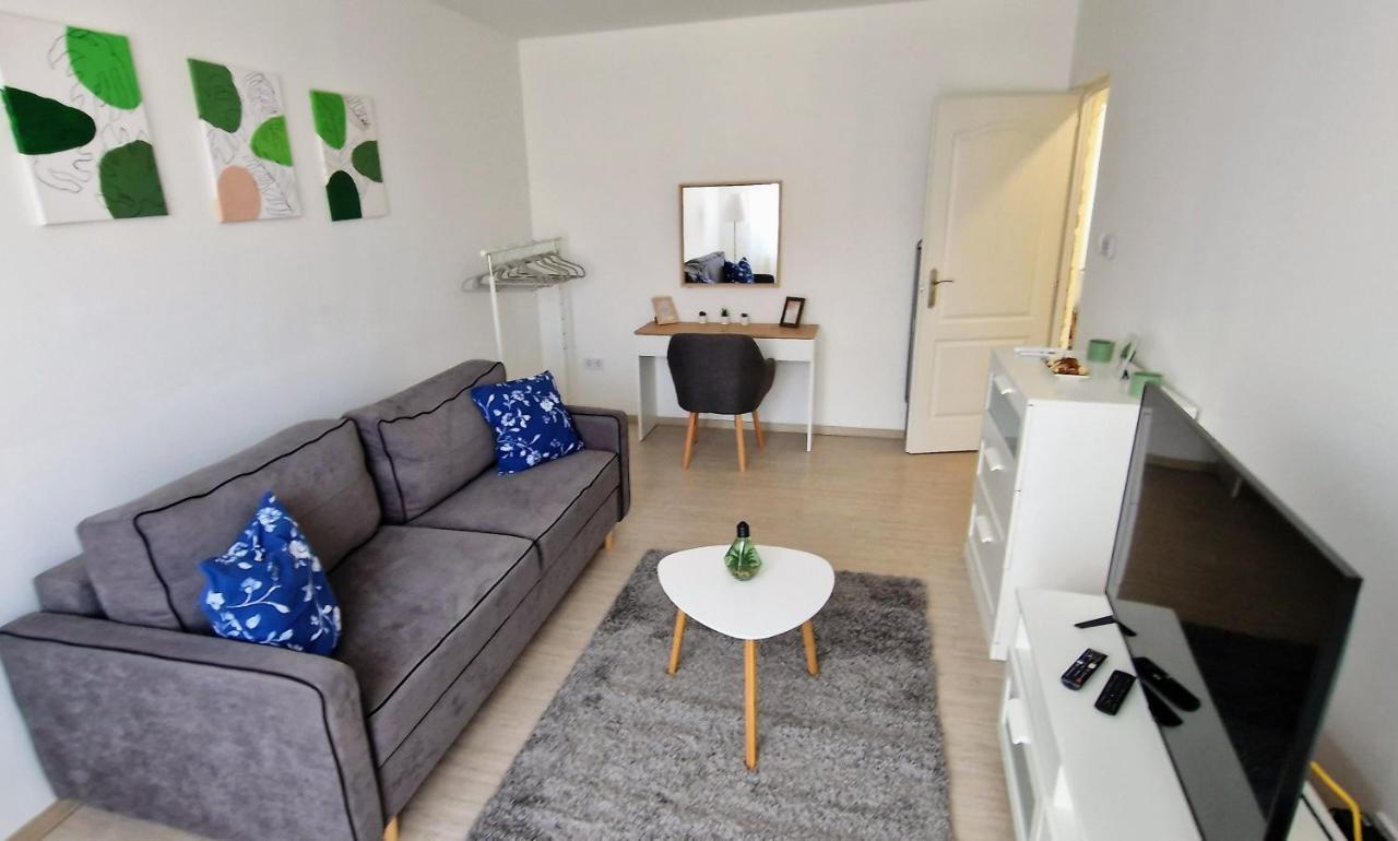 Appartement Cili Apartman Eger Extérieur photo